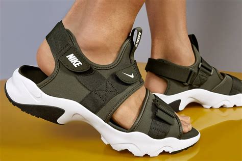 nike sandalen damen weiß|nike kleidung sandalen.